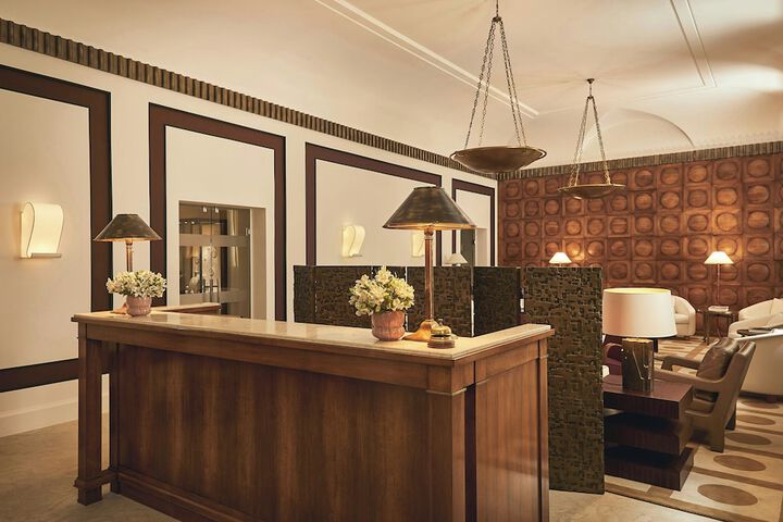 Concierge desk