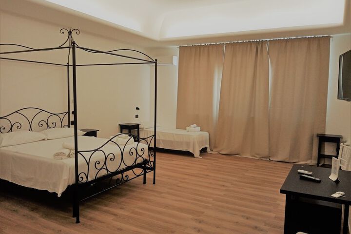 Room 22 of 28