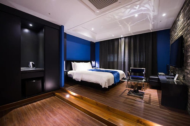 Room 11 of 69