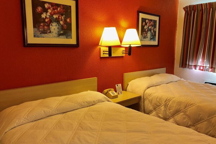 Room 8 of 17