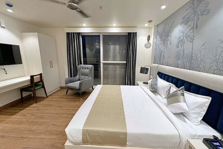 Room 15 of 76