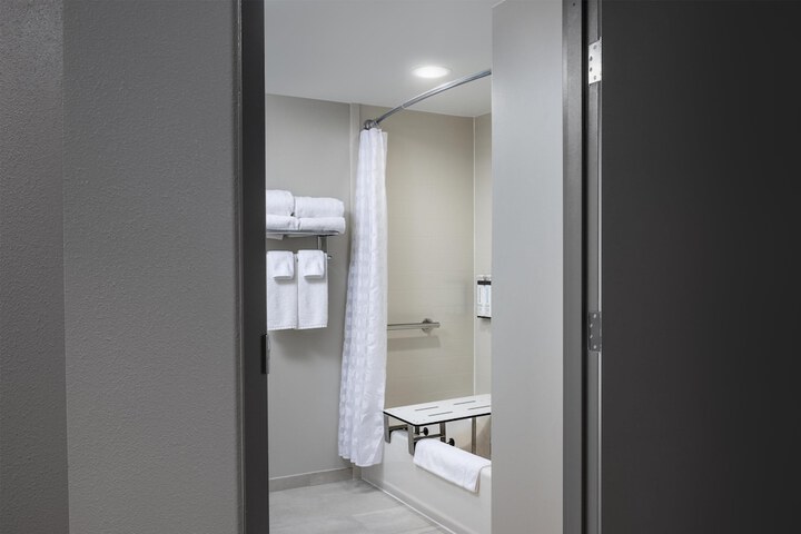 Room 18 of 28