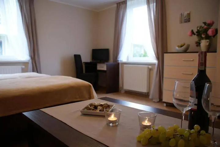 Room 4 of 12