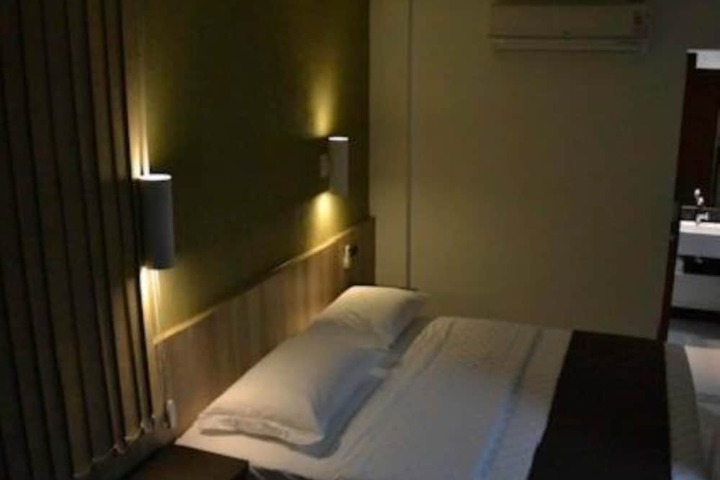 Room 14 of 25