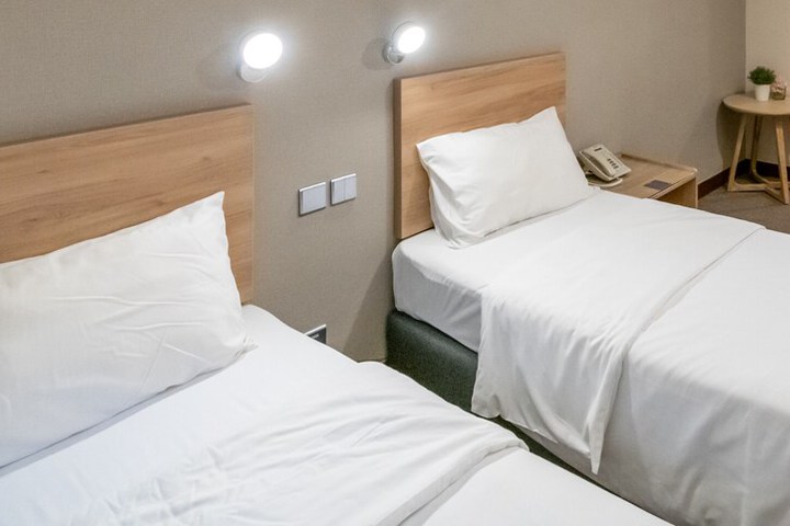 Room 9 of 28