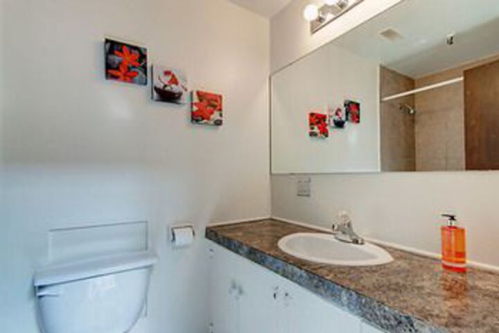 Room 2 of 32