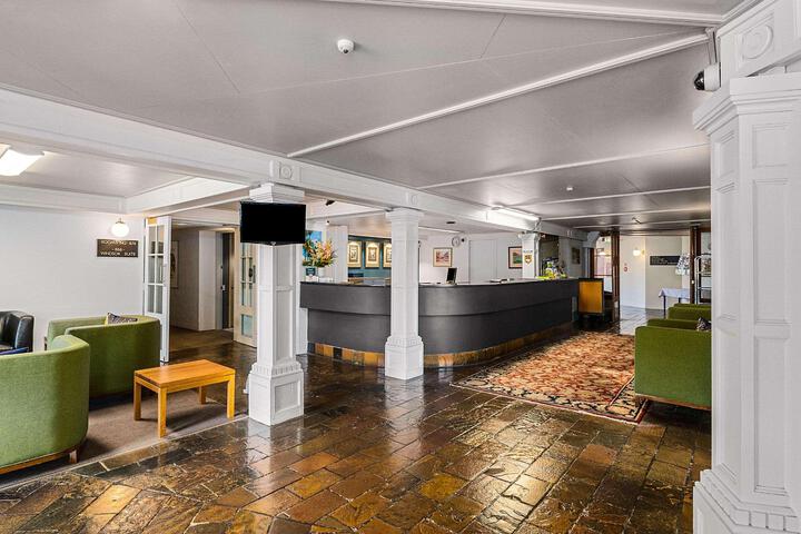 Entrance & Lobby