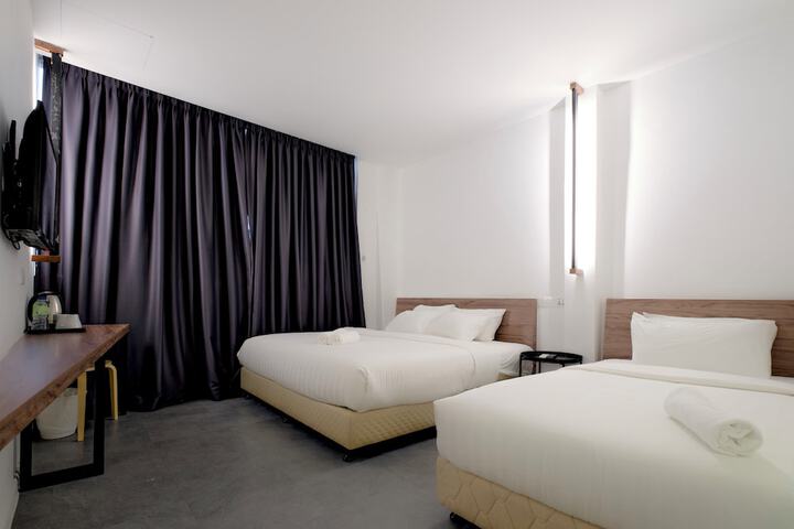 Room 16 of 38