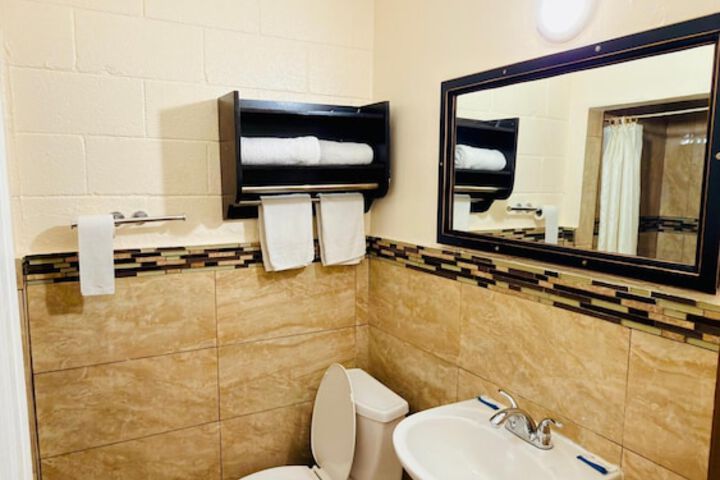 Room 6 of 18