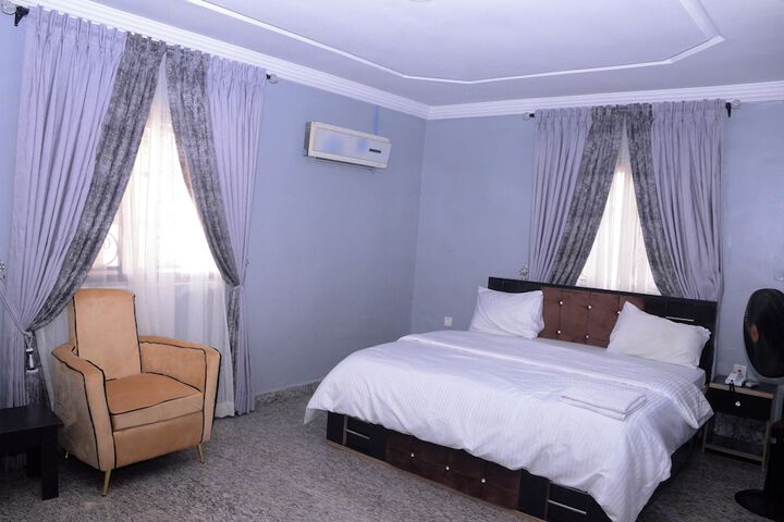 Room 11 of 79
