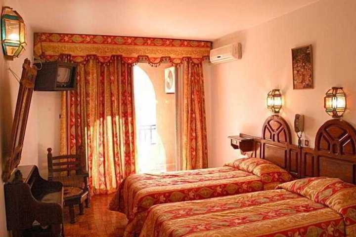 Room 3 of 10