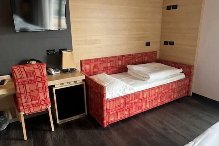 Room 60 of 176