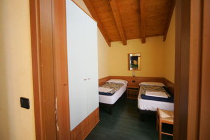 Room 14 of 20
