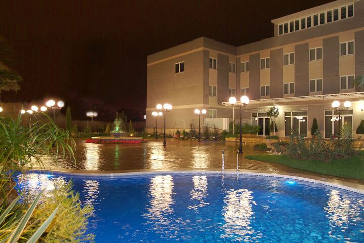 Hotel with Pool