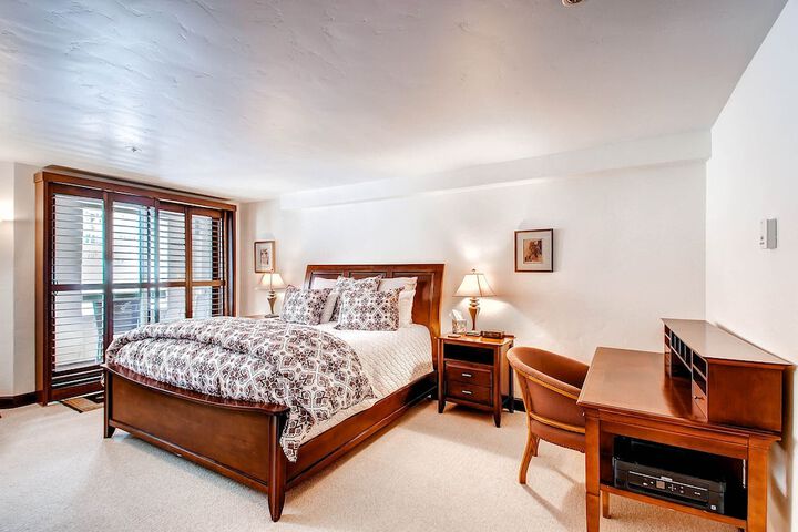 Room 4 of 83
