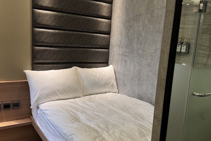 Room 3 of 9