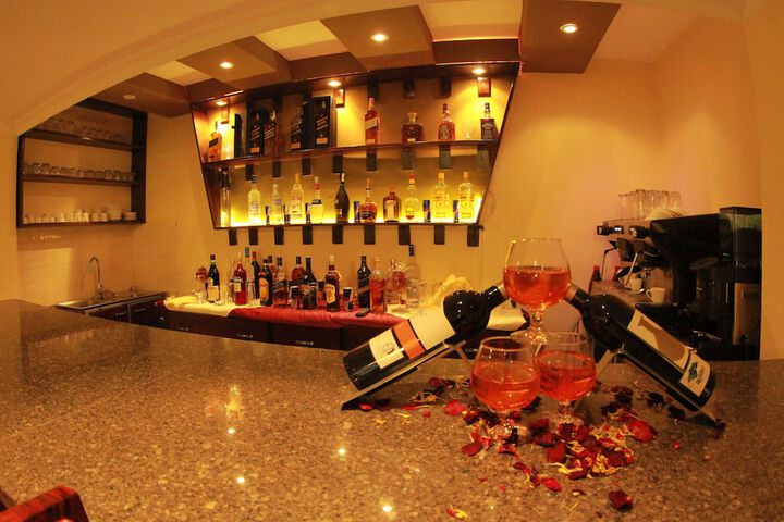 Lounge 93 of 103
