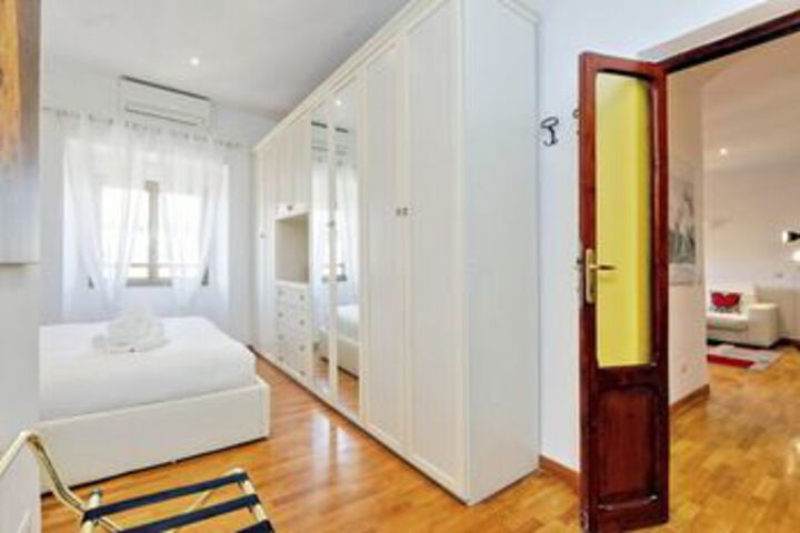 Room 14 of 34