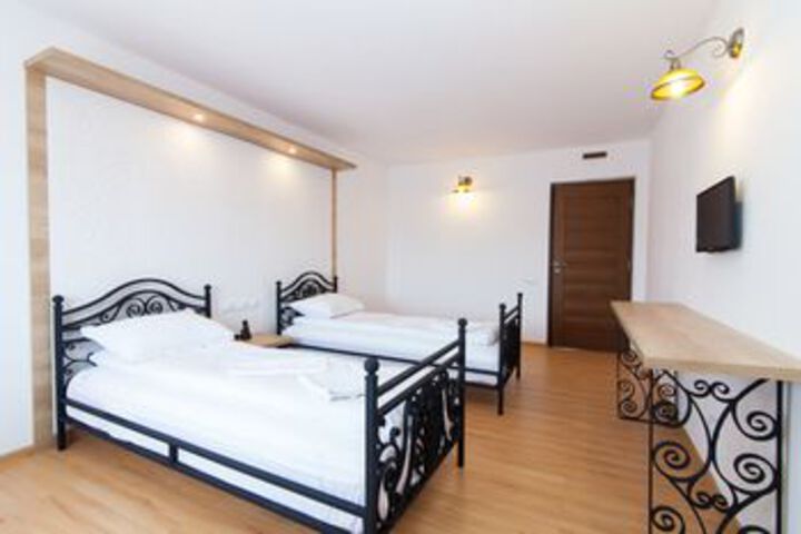 Room 7 of 25