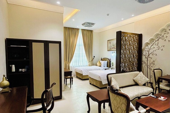 Room 12 of 25