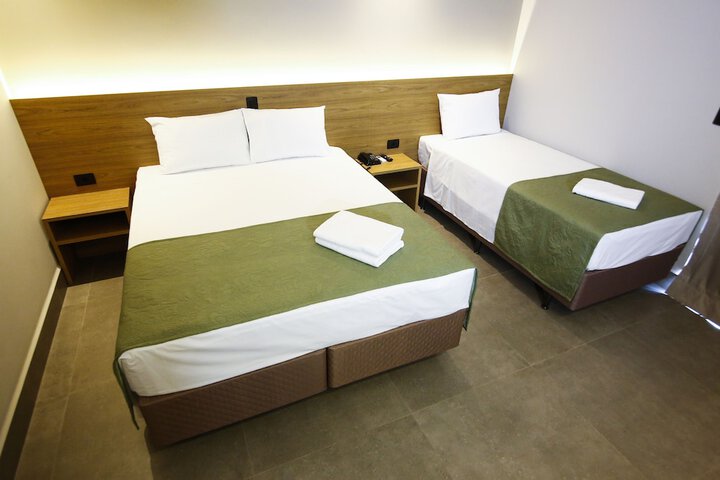 Room 9 of 32