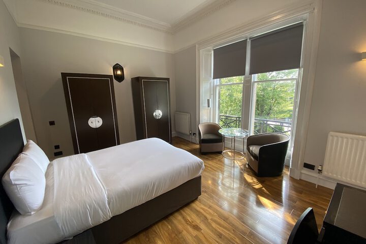 Room 5 of 86