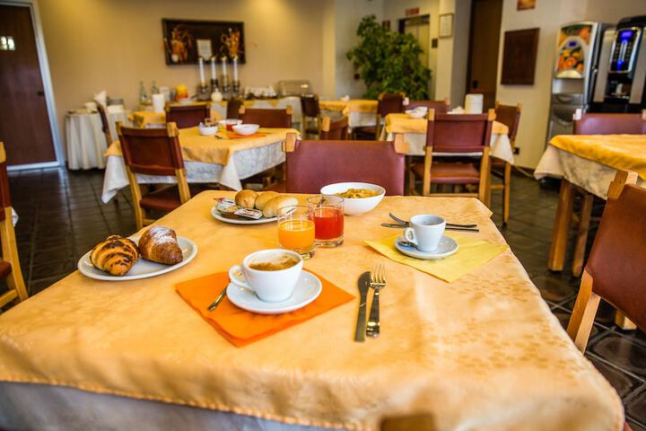 Breakfast area