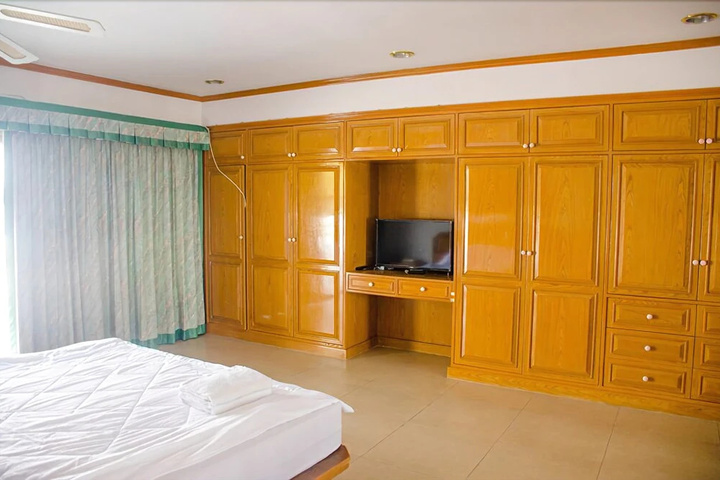 Room 3 of 14