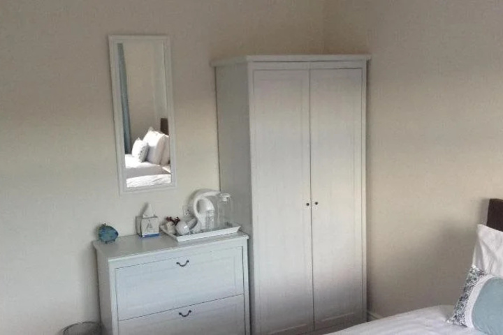 Room 4 of 19