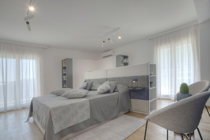 Room 8 of 47