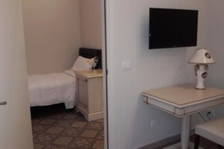 Room 22 of 28