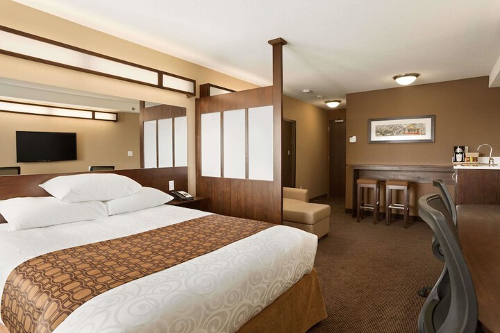 Room 4 of 17