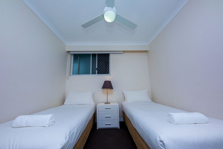 Room 12 of 115