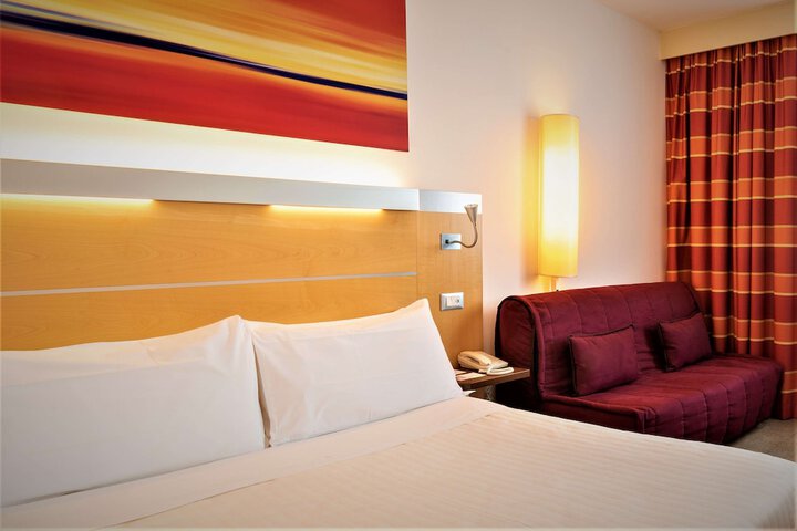 Room 16 of 33