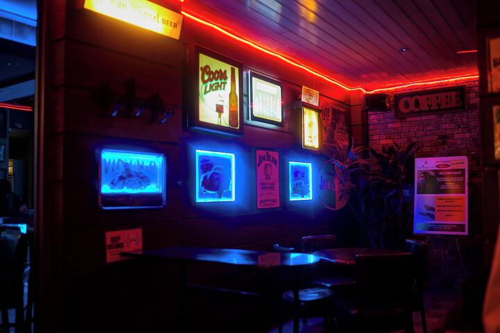 Lounge 110 of 114