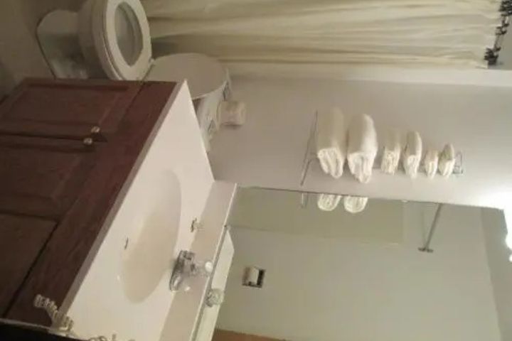 Room 6 of 18