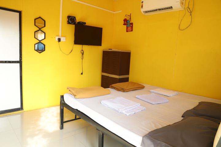 Room 3 of 57