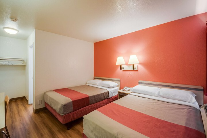 Room 9 of 24