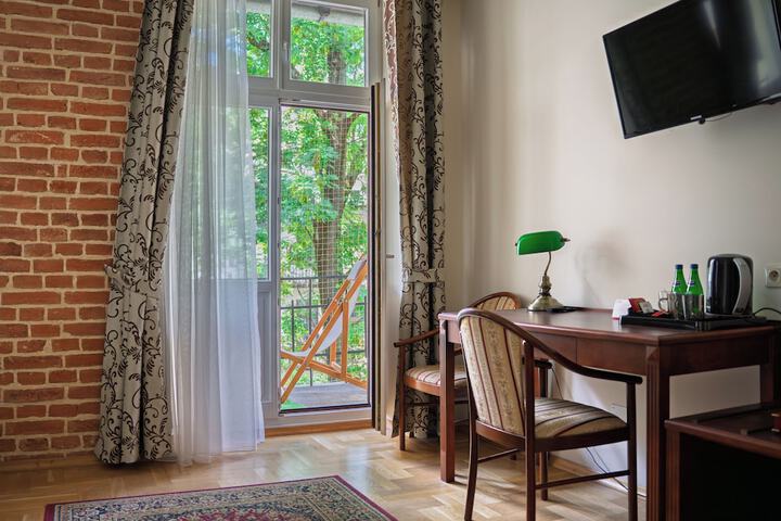 Room 15 of 50