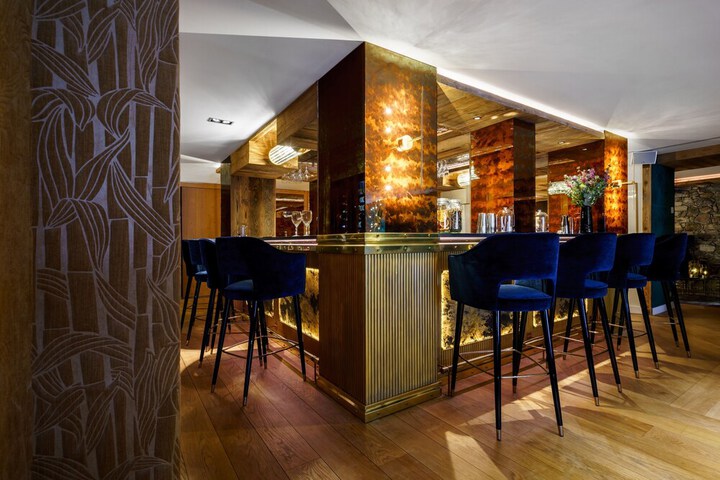 Lounge 106 of 114