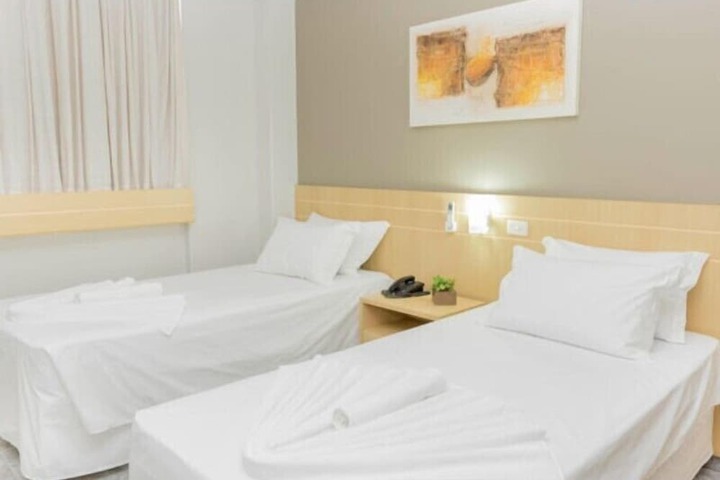 Room 4 of 28