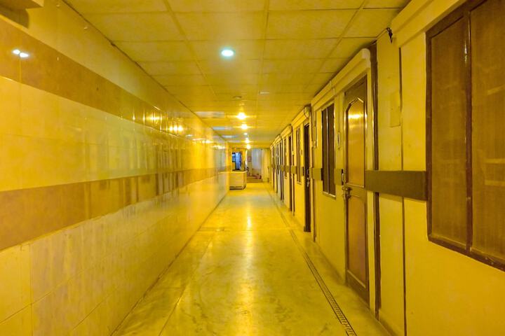 Ballroom/Hall 23 of 24