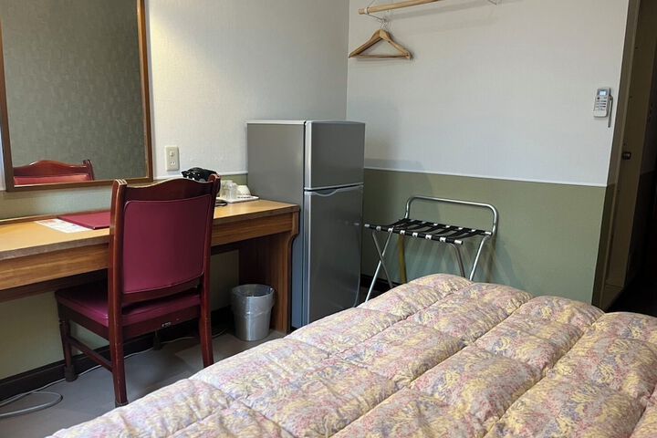 Room 16 of 36