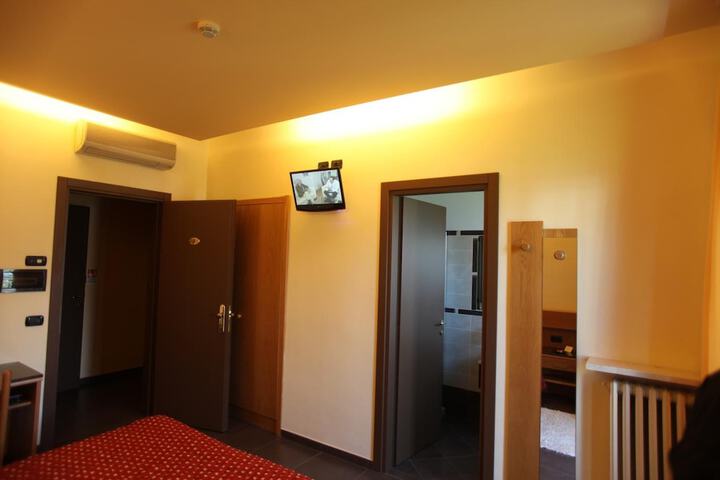 Room 8 of 67
