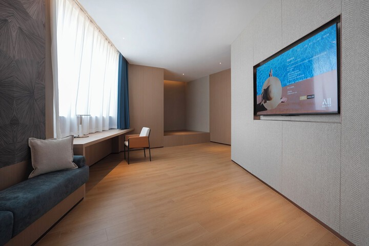 Room 17 of 44