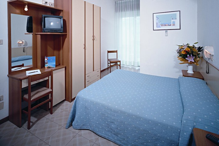 Room 5 of 32