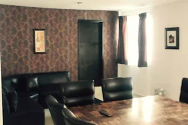 Room 12 of 32