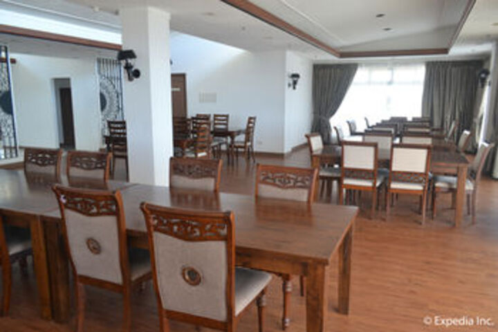 Dining 80 of 85