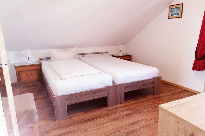 Room 14 of 34