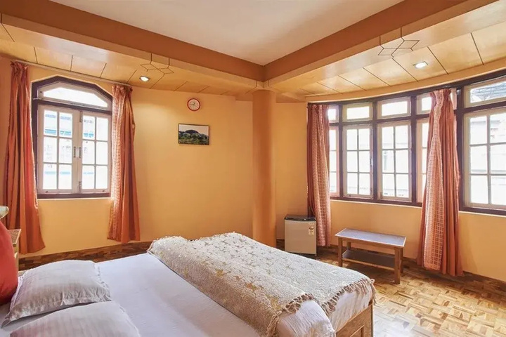 Room 2 of 6